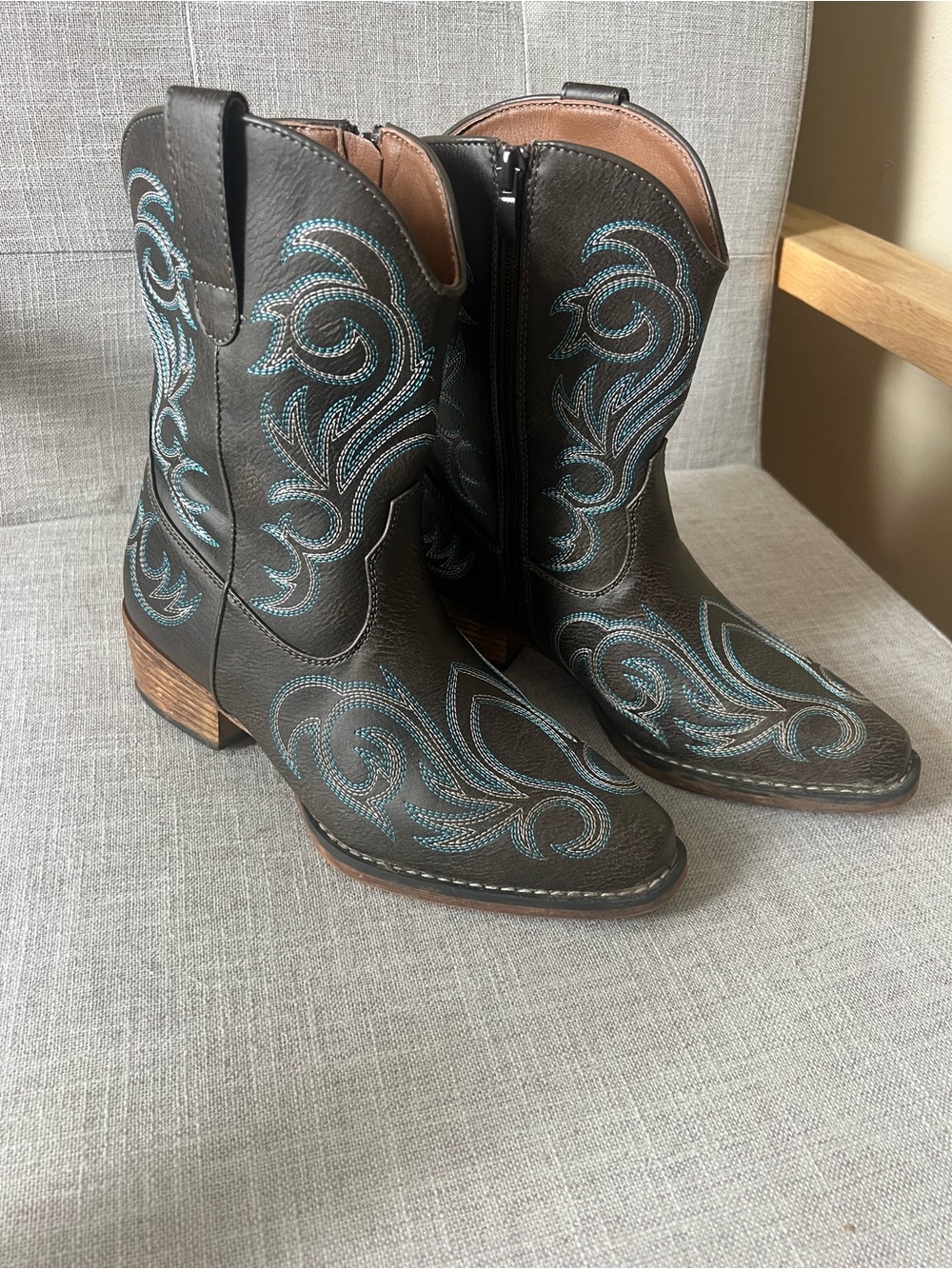 Dreampairs Brown embroidered cowboy boots, women’s 8, western wear casual rodeo